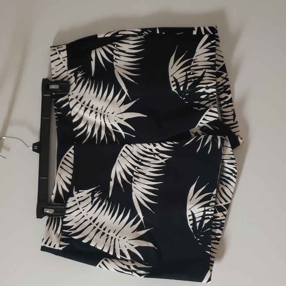 Vince Camuto Black & White Shorts